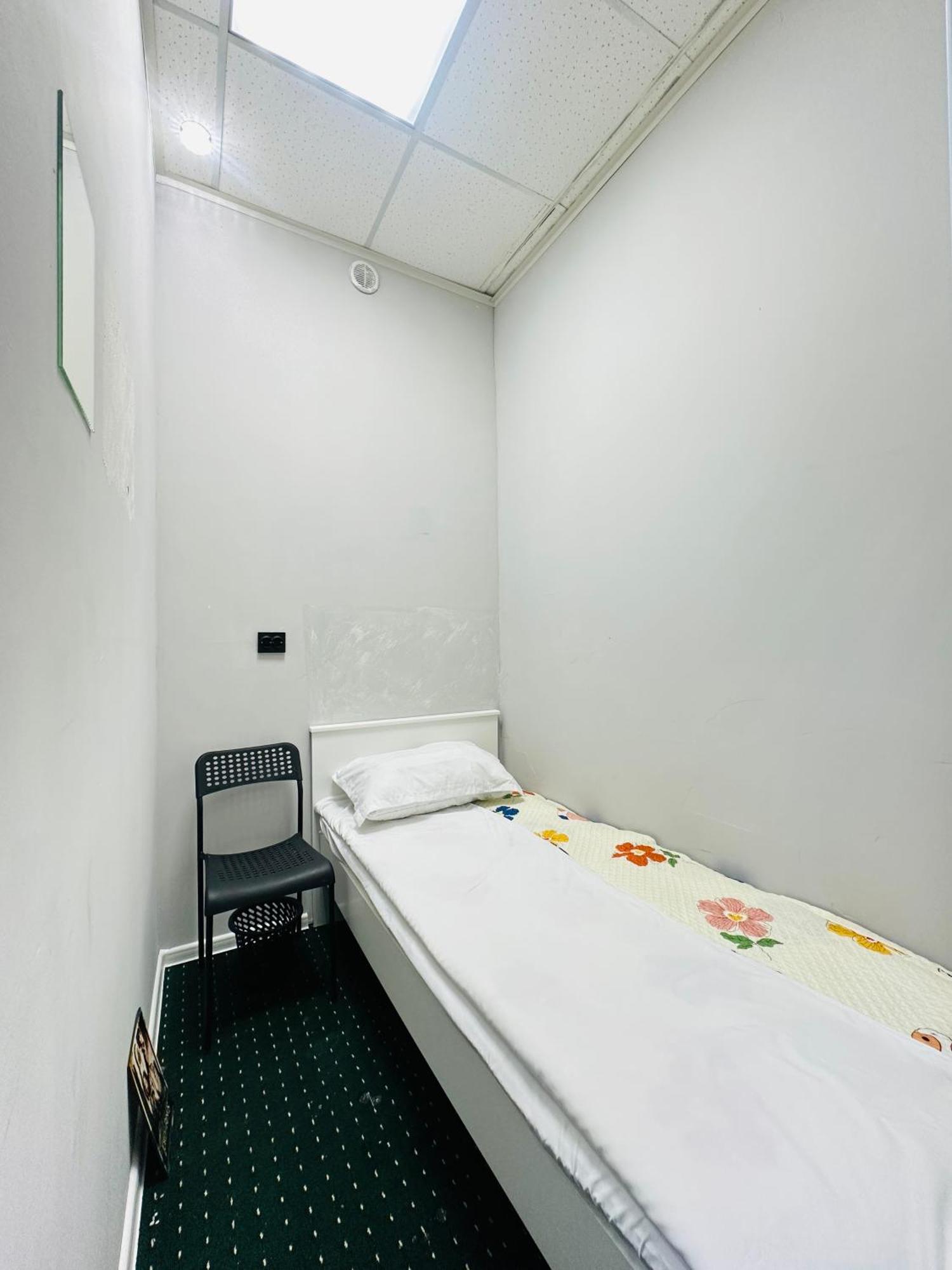 Center Capsule Hotel Almatî Exterior foto